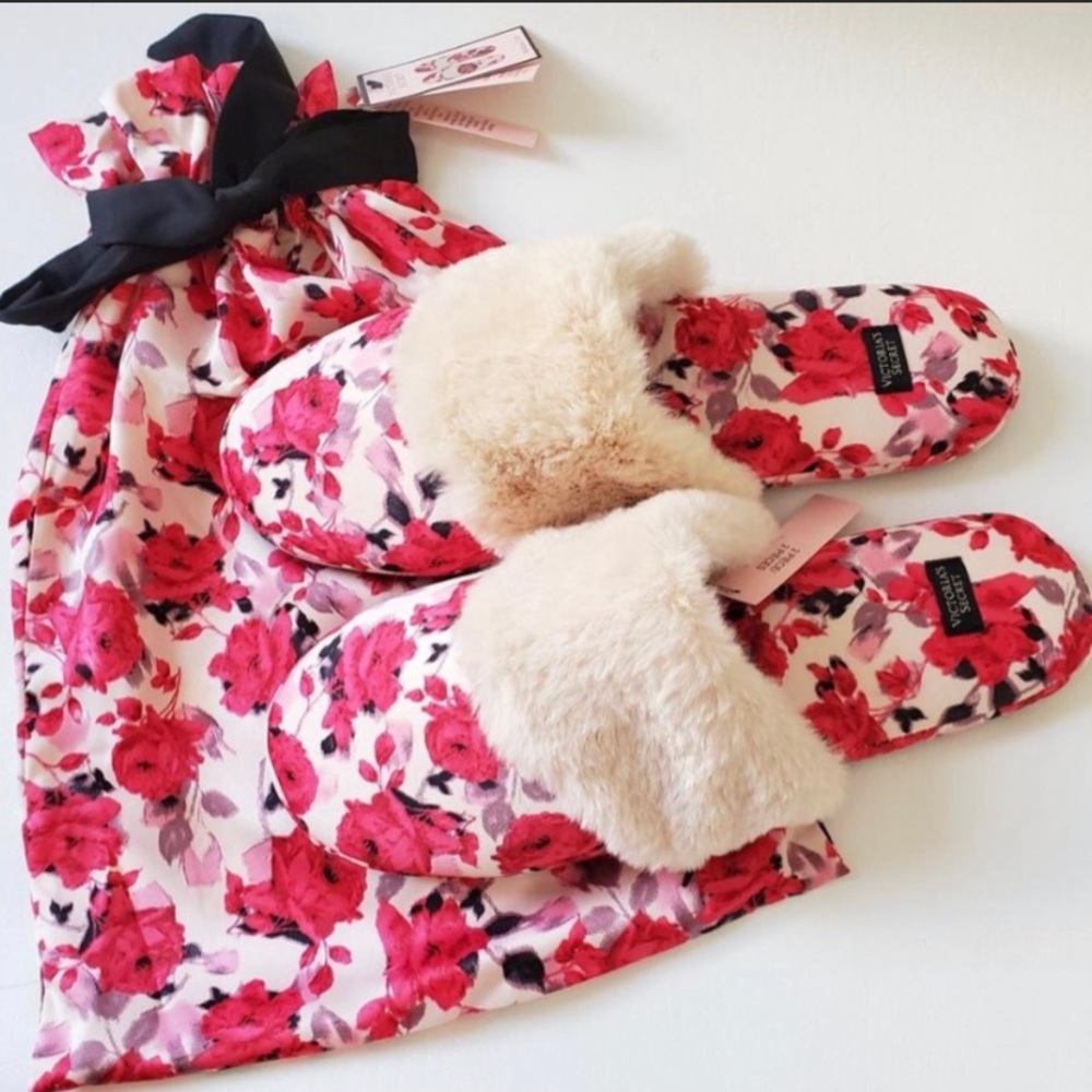 Victoria Secret Floral slipper size 9